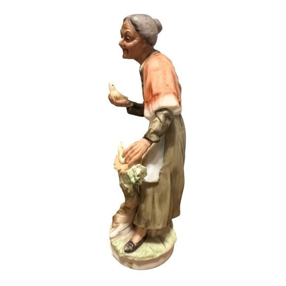 National Potteries Co FIGURINE LITTLE OLD LADY HOLDING BIRD Hand Painted Napcow - Picture 5 of 9